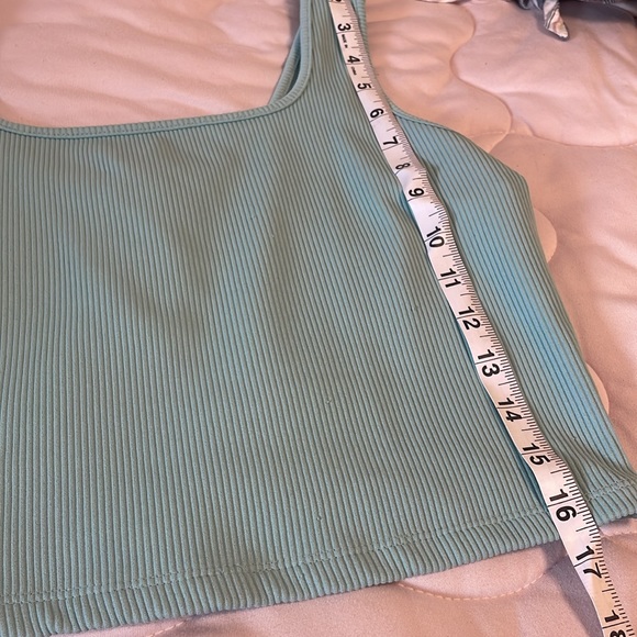 crop top - Picture 2 of 3